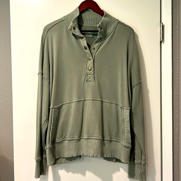 Aerie Oh Snap Weekend Henley in Olive Size Large - Picture 2 of 6